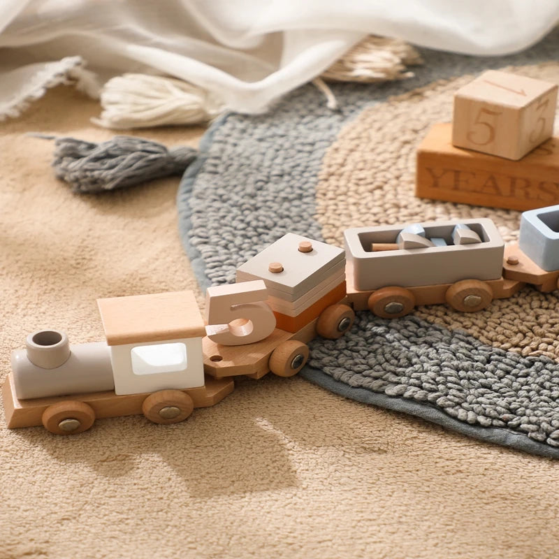 Personalisierbarer Geburtstagszug aus Holz – Montessori Lernspielzeug mit Zahlen, Pädagogisches Steckspiel für Babys und Kleinkinder