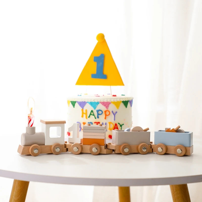 Personalisierbarer Geburtstagszug aus Holz – Montessori Lernspielzeug mit Zahlen, Pädagogisches Steckspiel für Babys und Kleinkinder